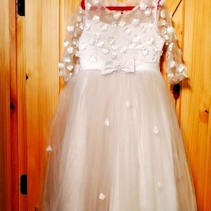 First Communion Dress Gown Formal Girls Size 8 White Embroidered Flowers